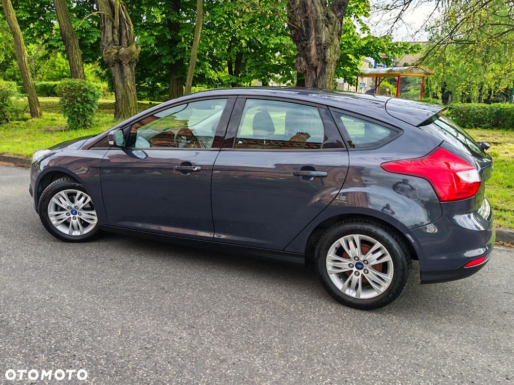 Ford Focus 1.6 Ambiente - 2