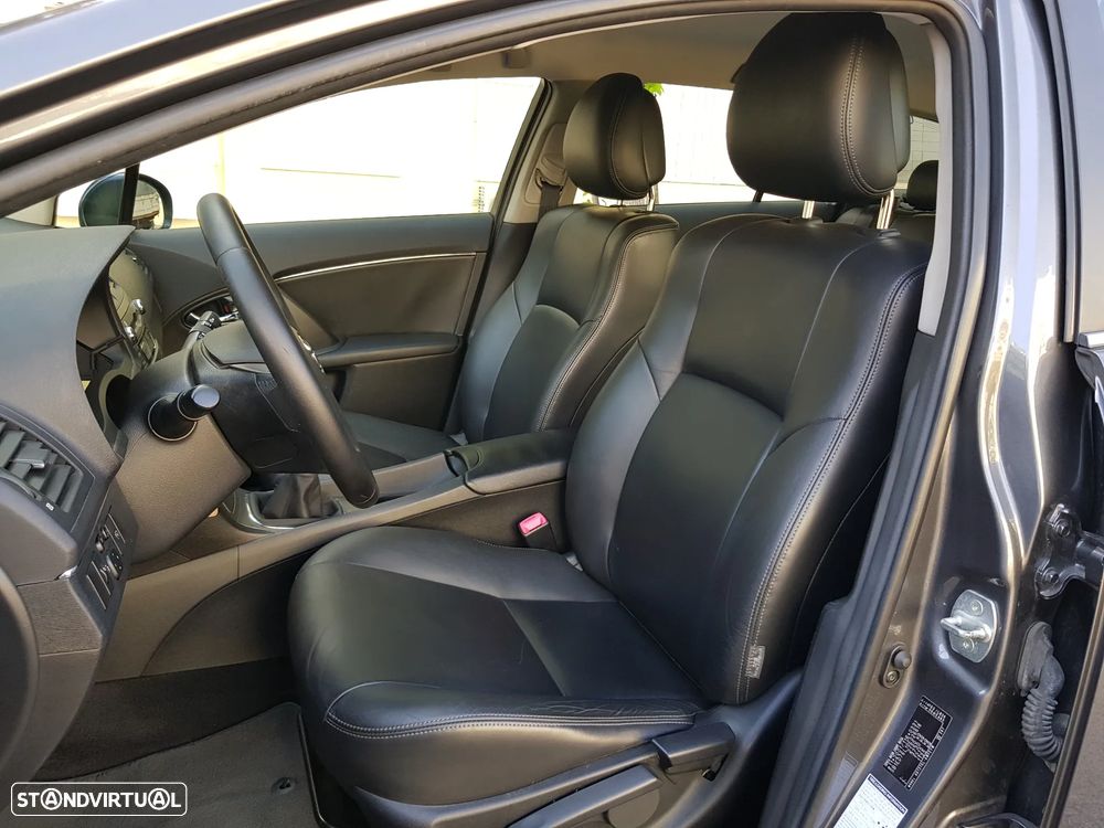 Toyota Avensis SW 2.0 D-4D Exclusive - 28