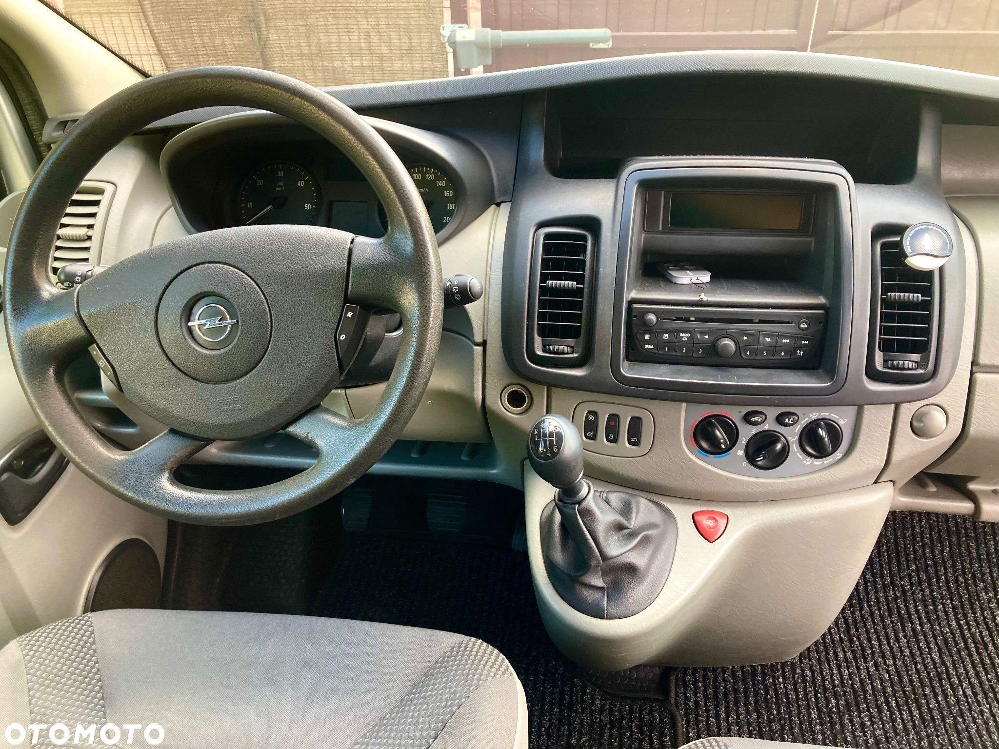 Opel Vivaro L2H1 2.9t - 7