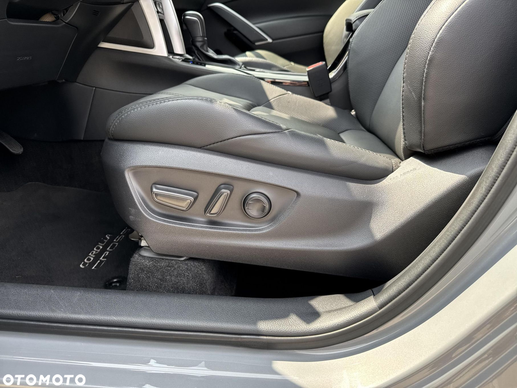 Toyota Corolla Cross 2.0 Hybrid Premiere Edition AWD - 22