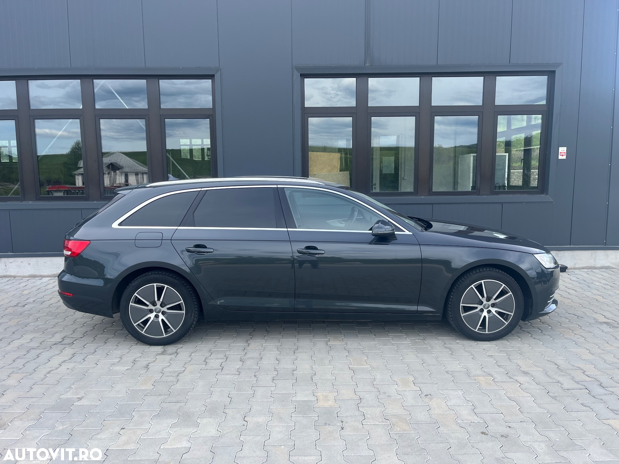 Audi A4 Avant 2.0 TDI Design - 11