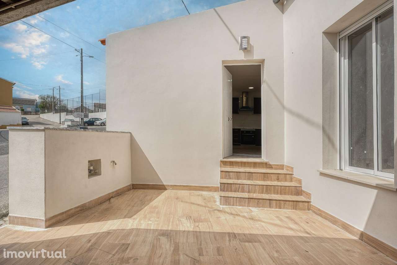Moradia T2 Completamente Renovada em Alenquer - Grande imagem: 3/25