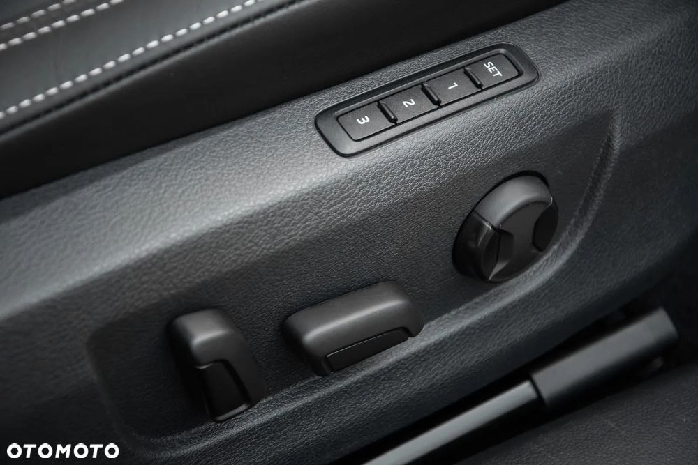 Skoda Superb 2.0 TDI 4x4 DSG L&K - 33