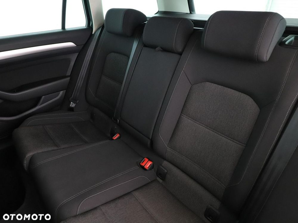 Volkswagen Passat Variant 2.0 TDI SCR DSG (BlueM Tech) Comfortline - 18