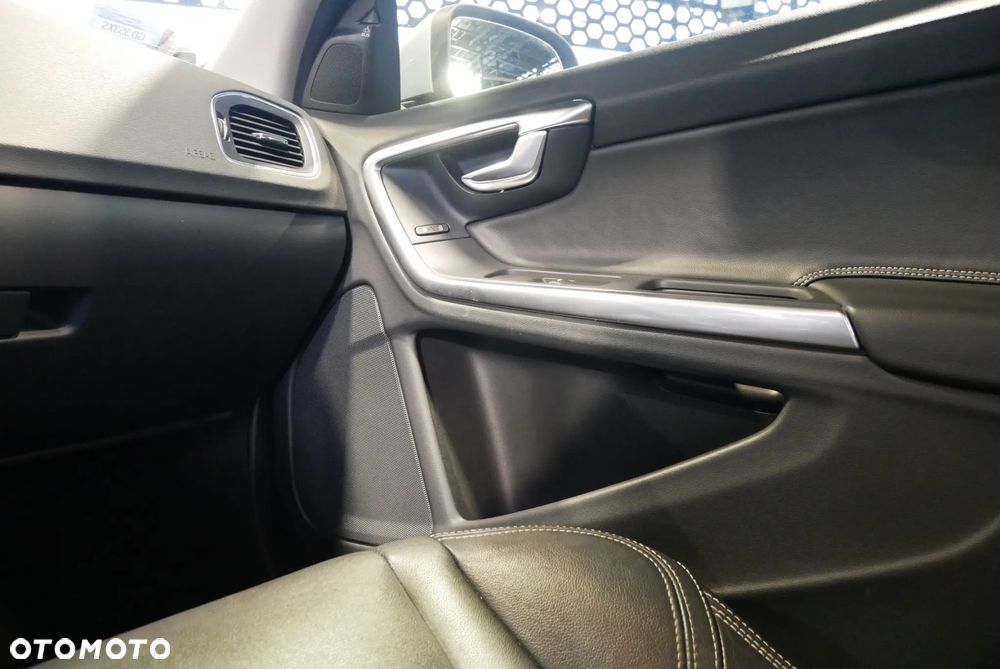 Volvo S60 T5 Geartronic - 26