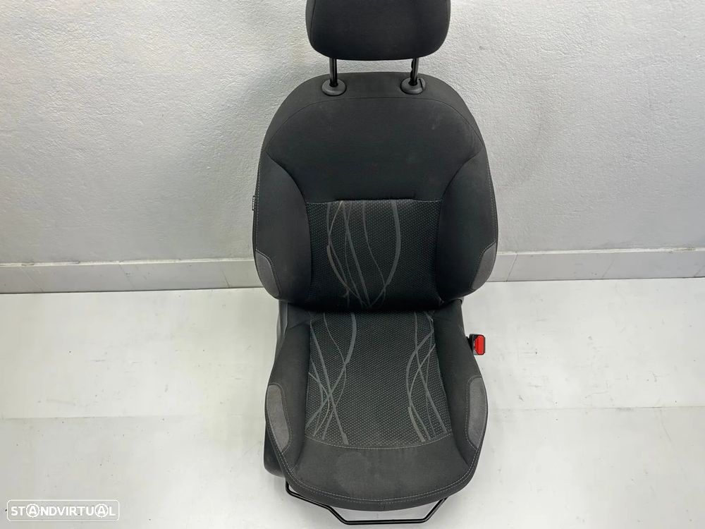 Conjunto Bancos - Peugeot 208 I (2016) - 3