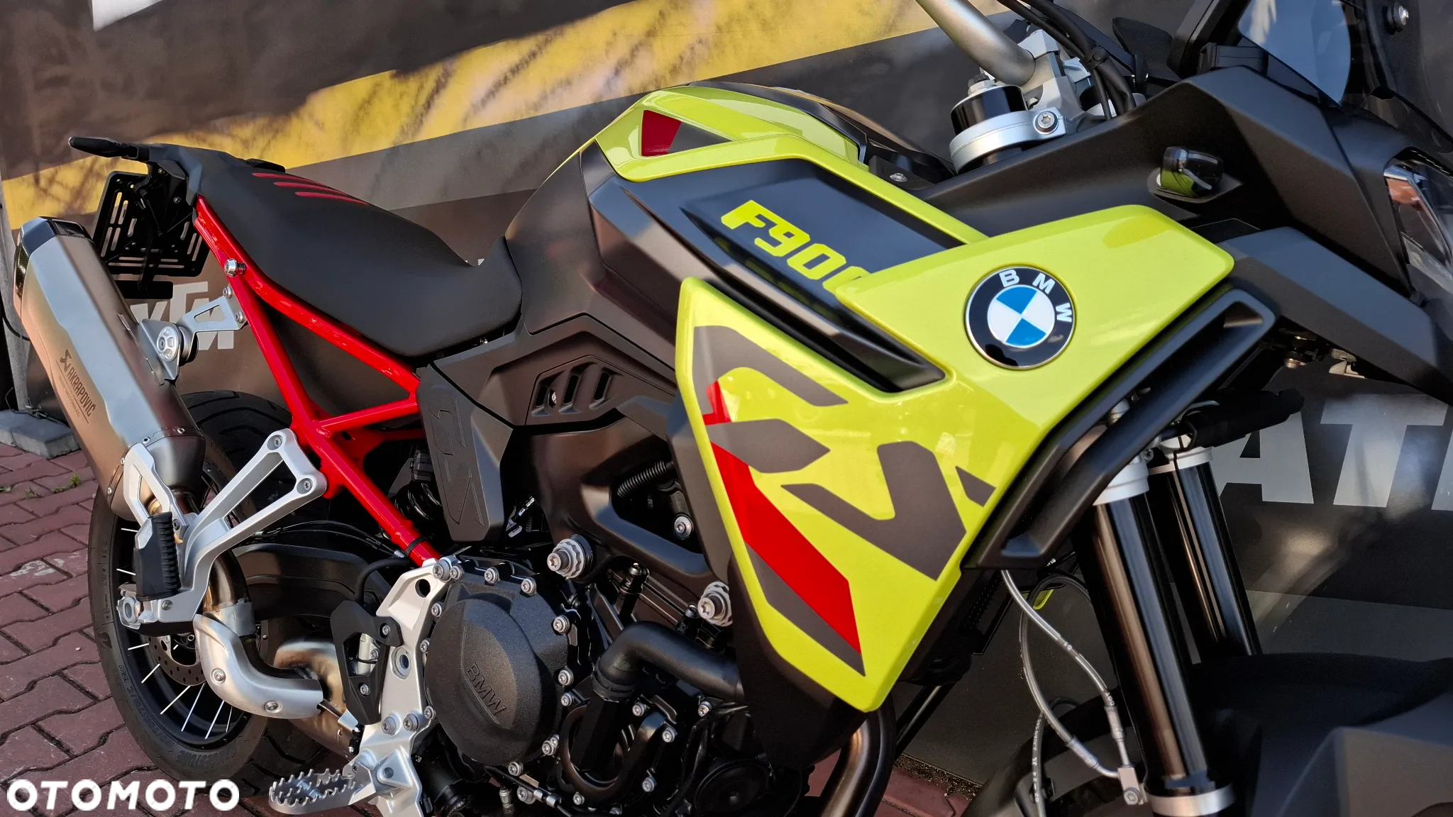 BMW F - 17