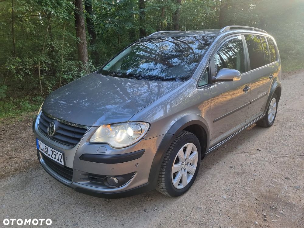 Volkswagen Touran 2.0 TDI DPF Highline DSG - 2