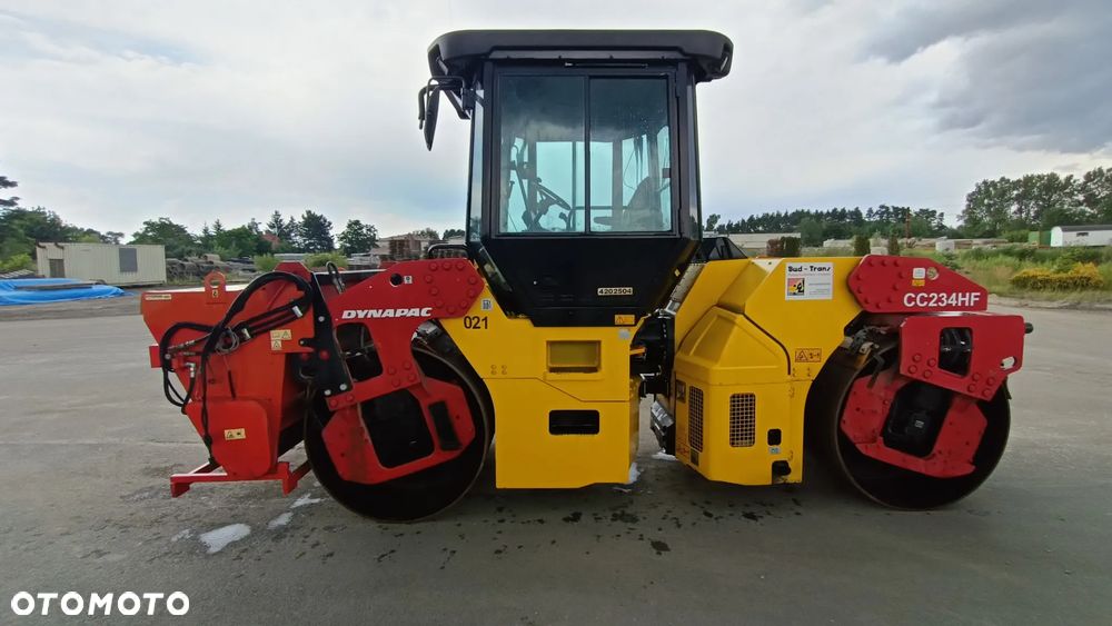 Dynapac CC234HF + rozsypywacz grysów HYDROG RG-2000 - 6