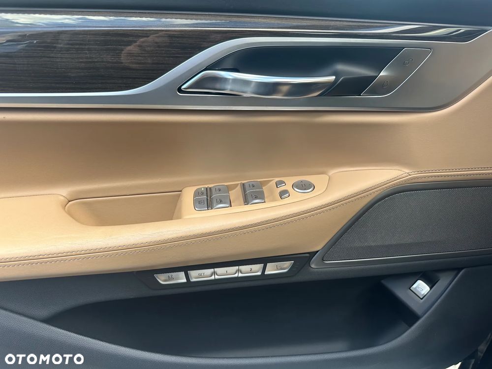 BMW Seria 7 740d xDrive - 13