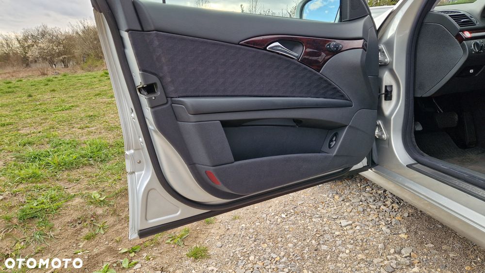 Mercedes-Benz Klasa E 200 Kompressor Automatik Classic - 18