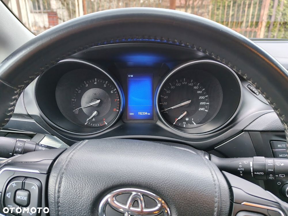 Toyota Avensis 1.8 Premium - 12