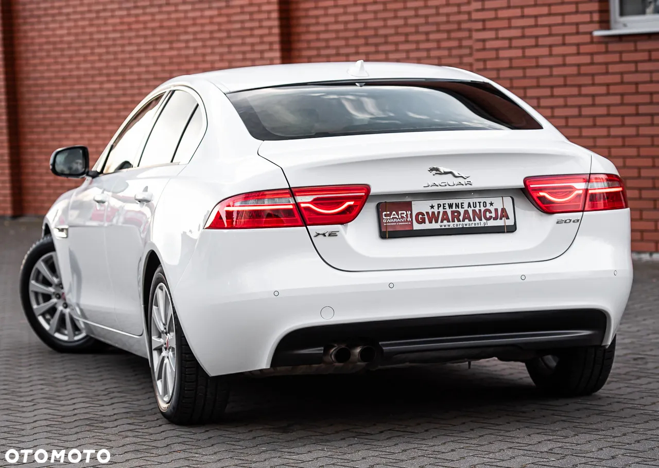 Jaguar XE 2.0 D AWD R-Sport - 16