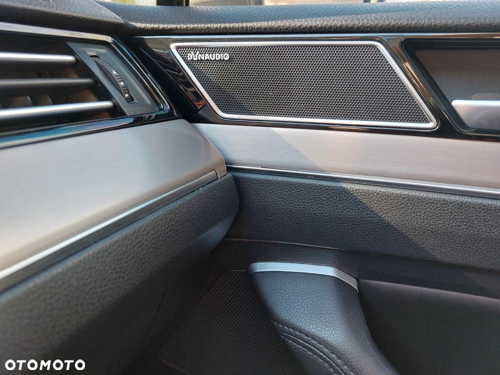 Volkswagen Passat 2.0 TDI SCR DSG Elegance - 9