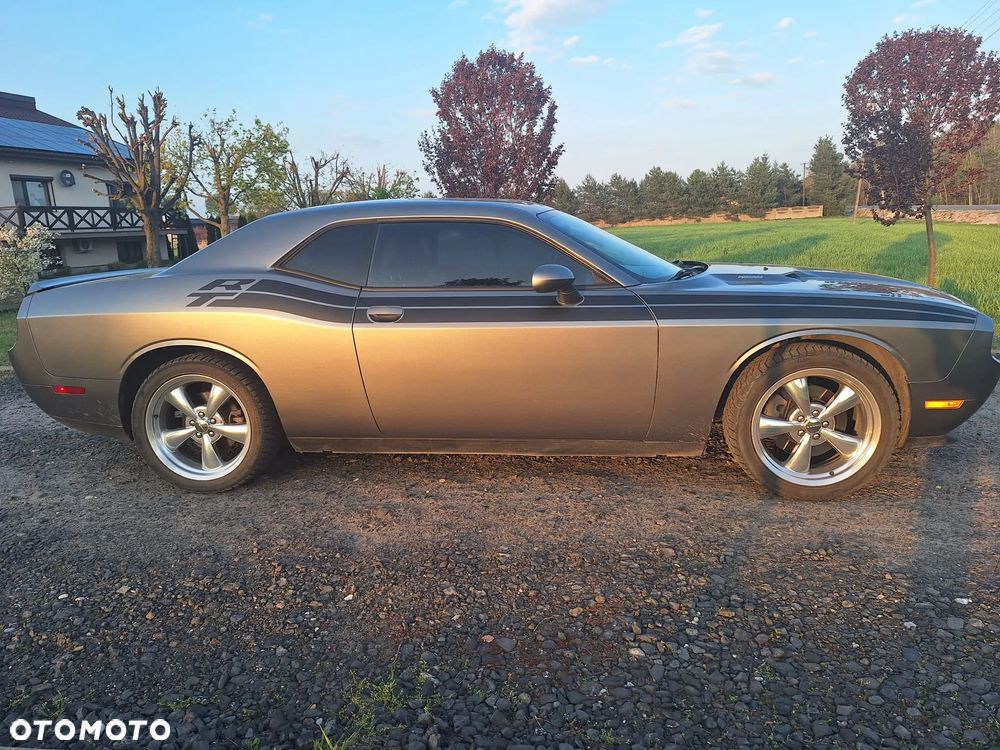 Dodge Challenger - 11