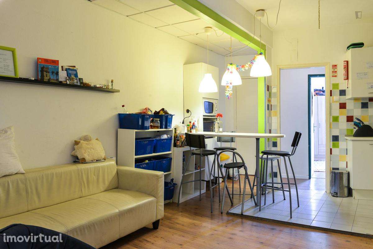 Quarto - localizado em Intendente Lisbon - Grande imagem: 3/21