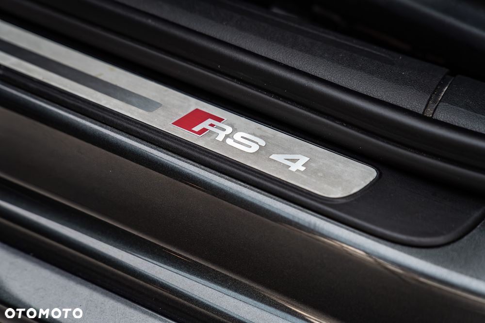 Audi RS4 Avant Avant S tronic - 16
