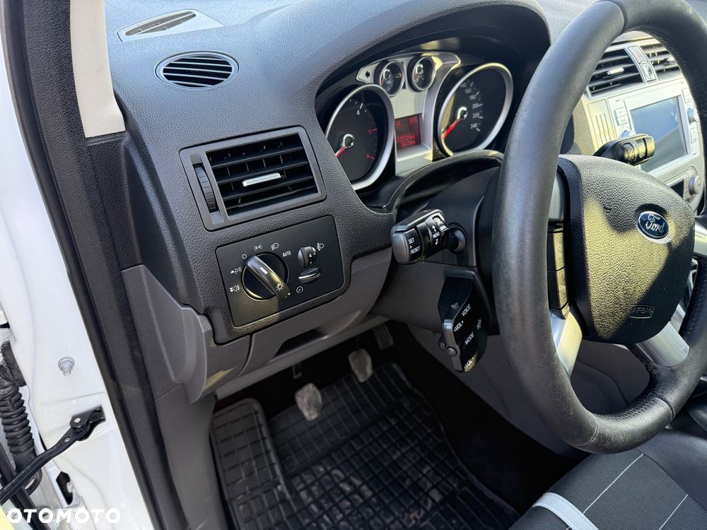 Ford Kuga 2.0 TDCi 2x4 Titanium - 18