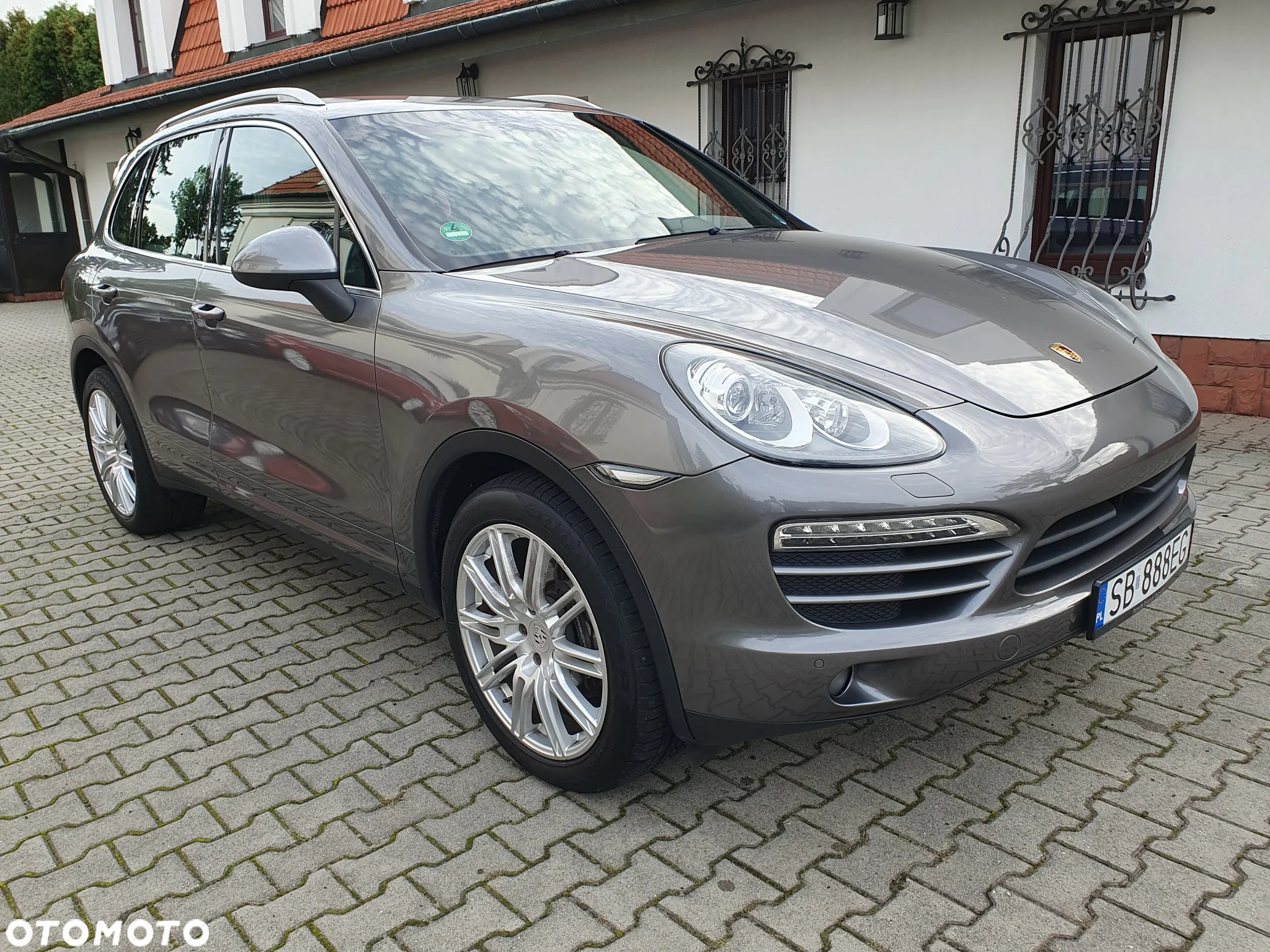 Porsche Cayenne - 2