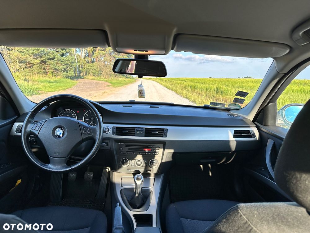 BMW Seria 3 318i - 6