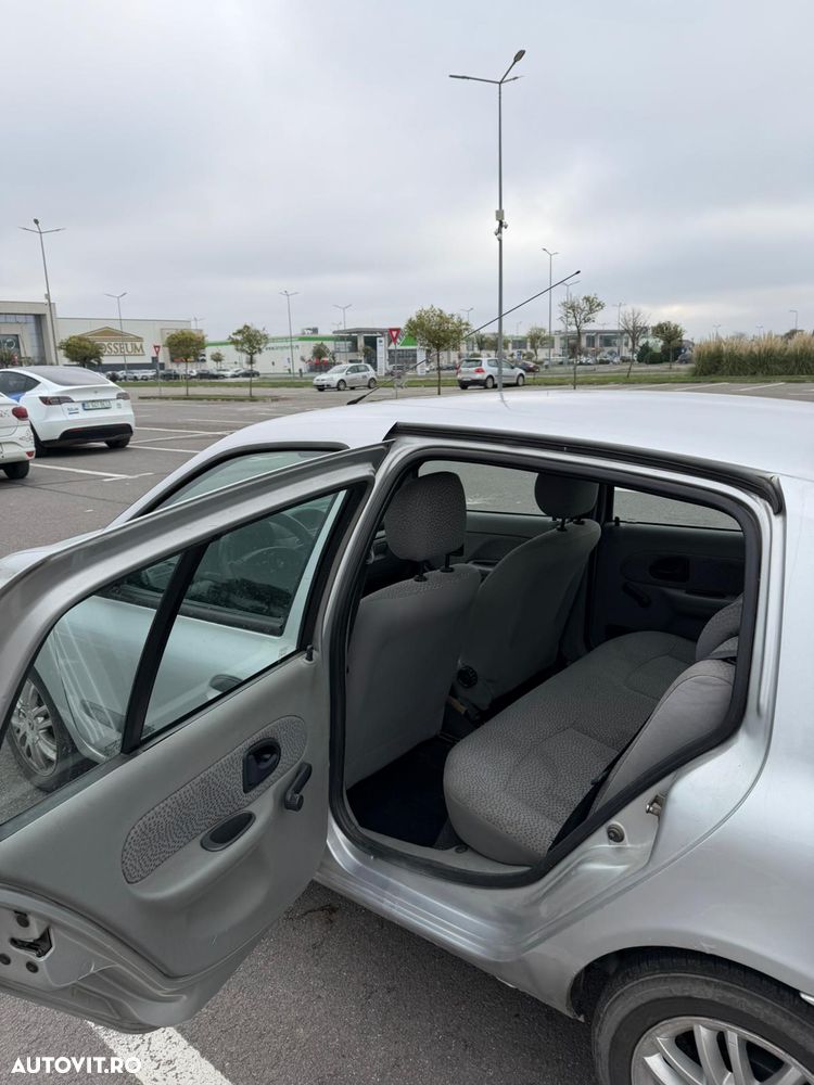 Renault Clio - 8