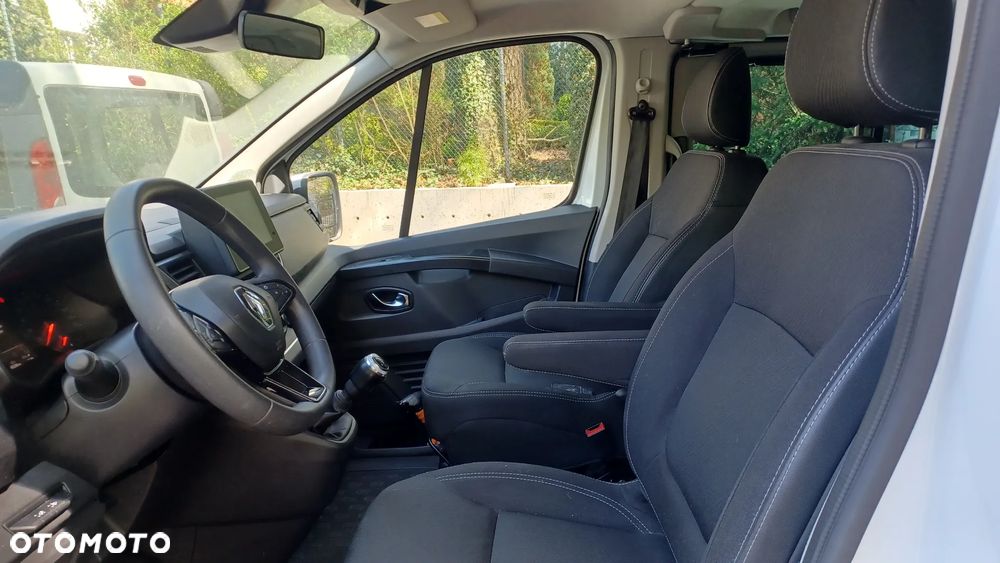 Renault Trafic 2.0 dCi - 13