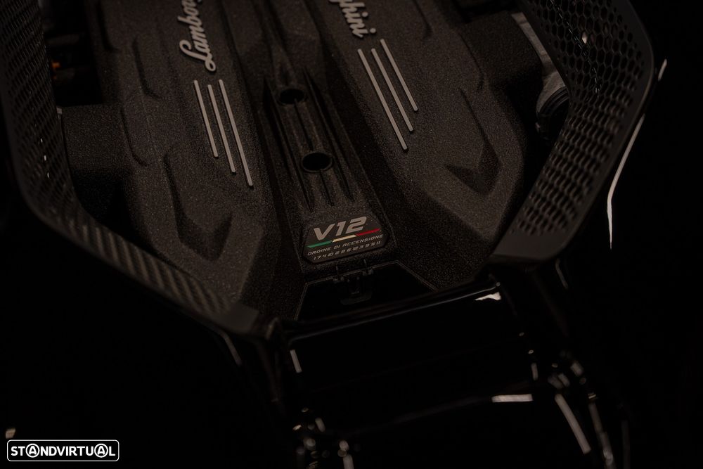 Lamborghini Revuelto 6.5 V12 - 40