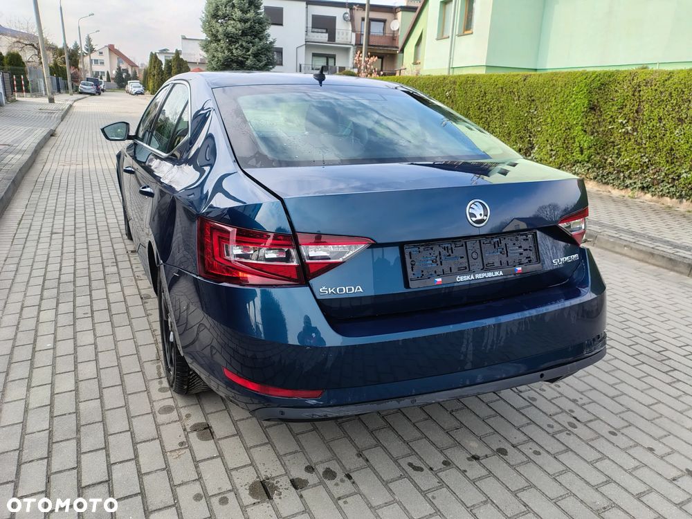 Skoda Superb 2.0 TDI Premium Edition - 7