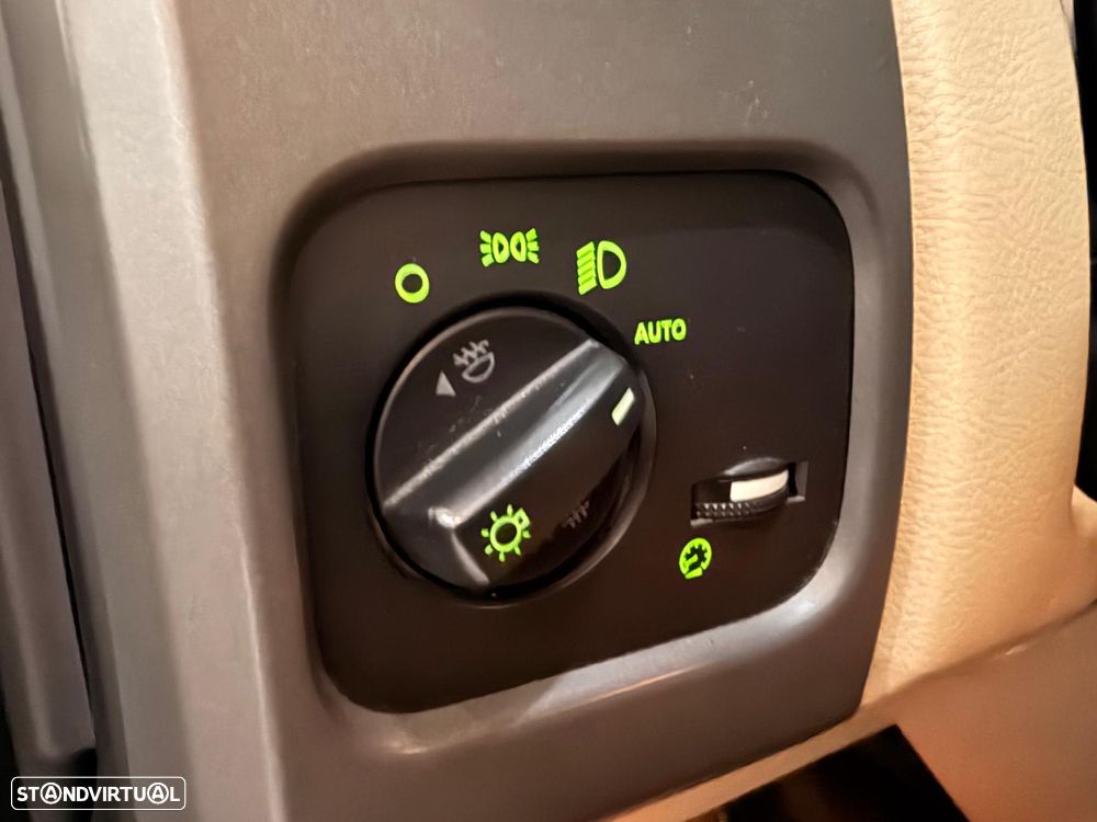 Land Rover Discovery 2.7 TD V6 HSE Auto. - 16