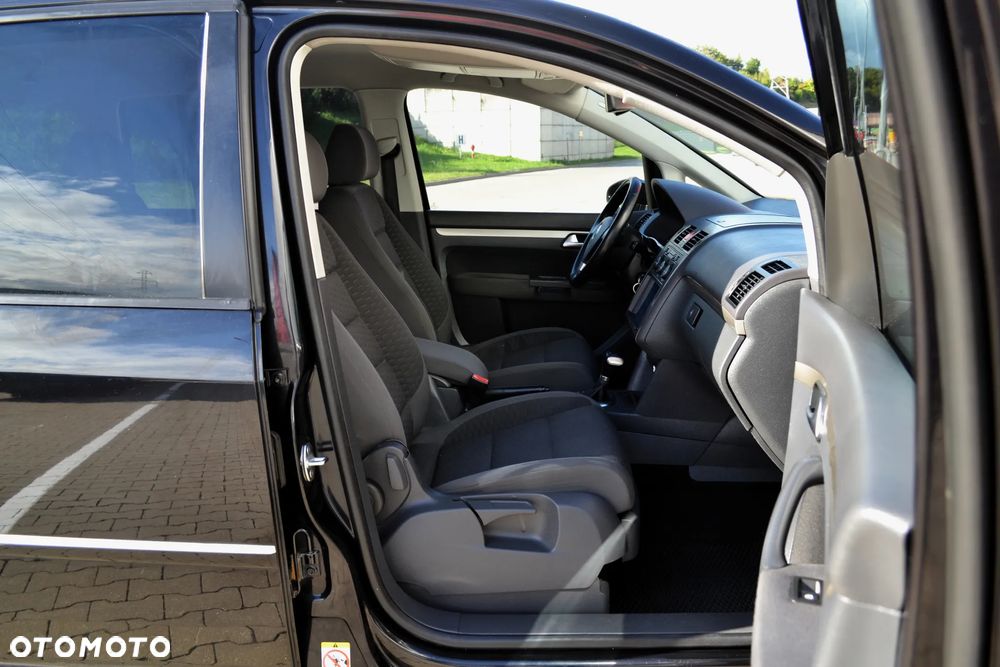 Volkswagen Touran 1.9 TDI DPF DSG Highline - 11