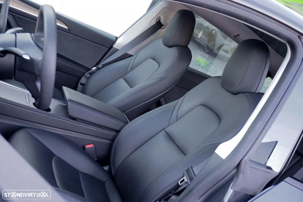 Tesla Model Y - 39