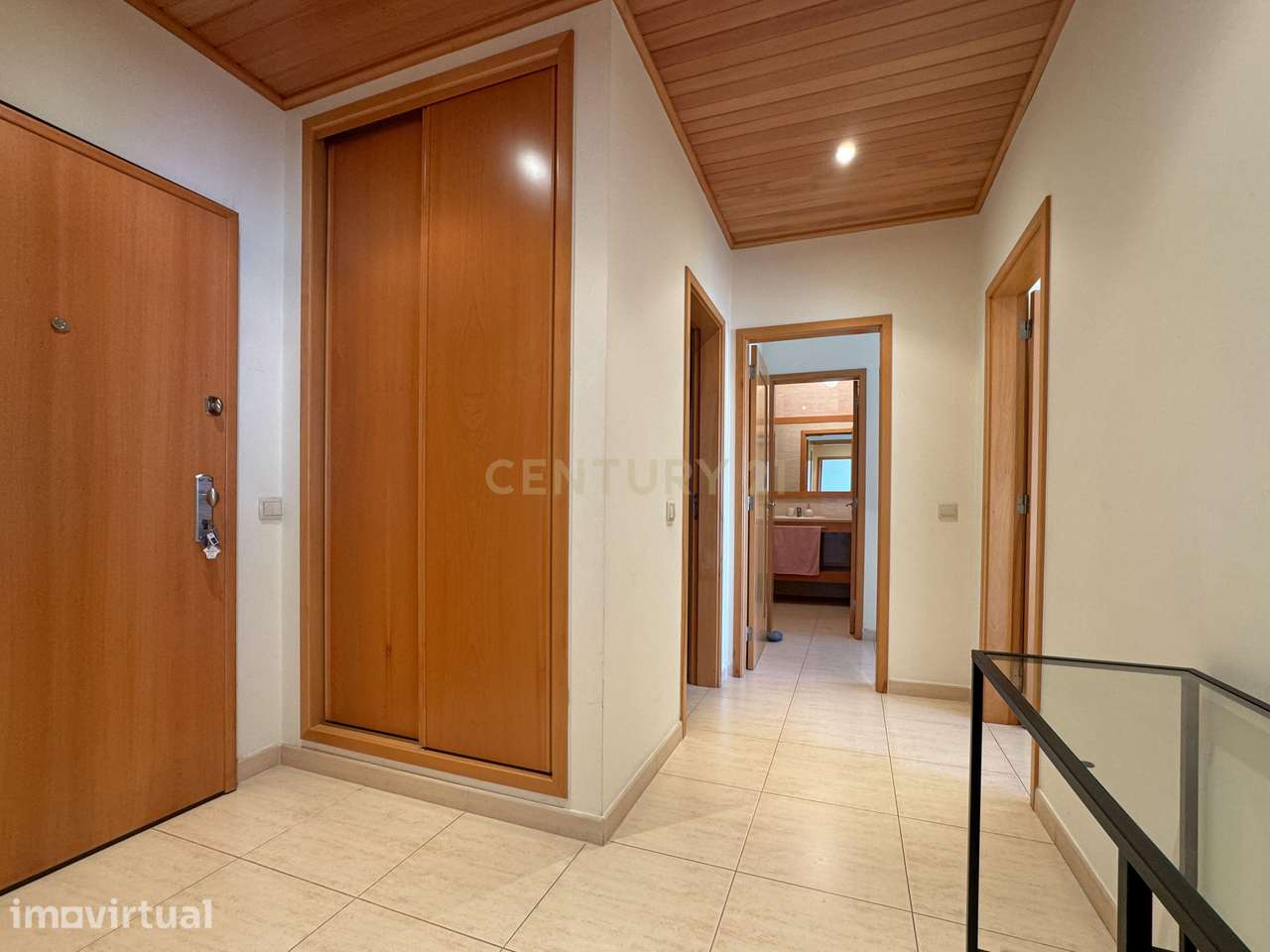 Apartamento T2 Mobilado e Equipado com Piscina e Garagem no Alto do Qu - Grande imagem: 2/17