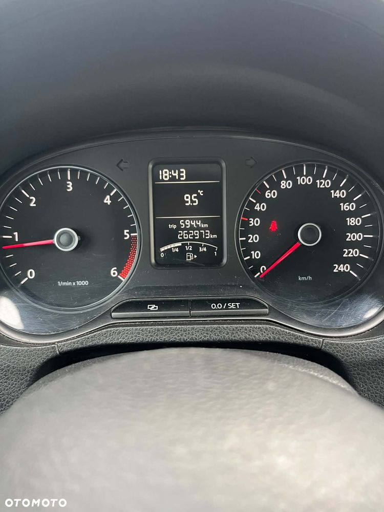 Volkswagen Polo - 2