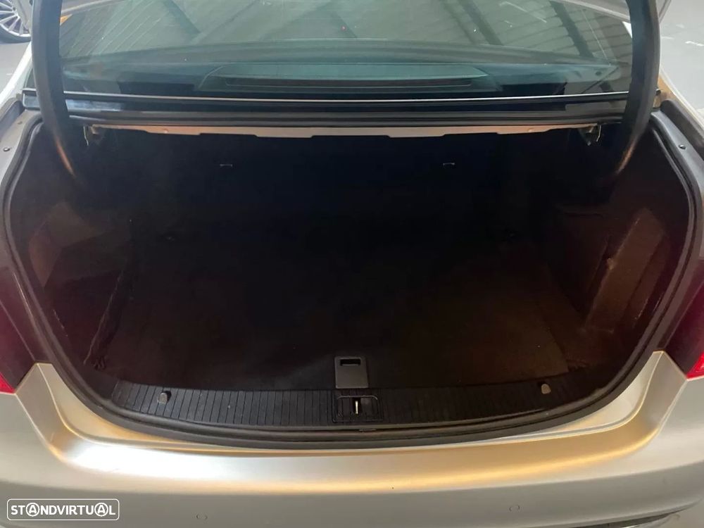 Mercedes-Benz E 250 BlueTEC Avantgarde Auto - 19