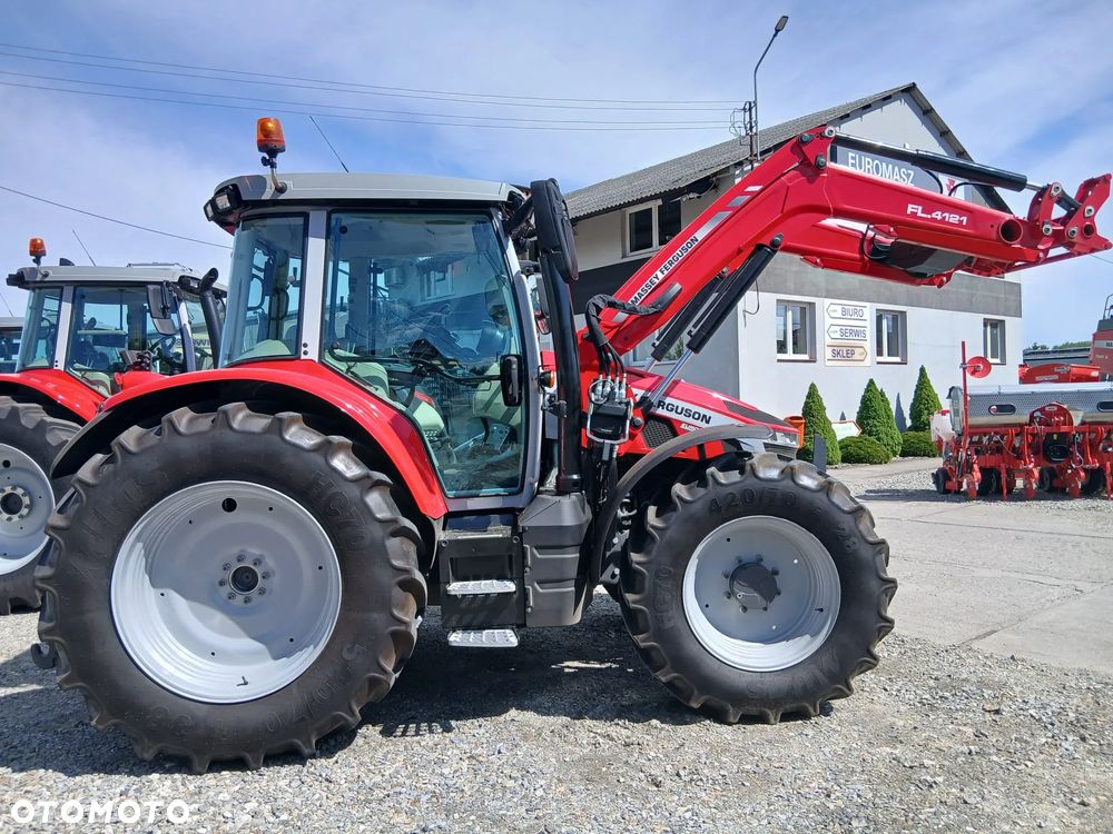Massey Ferguson 5S.105 Dyna-6 z ładowaczem czołowym FL.4121 - 5