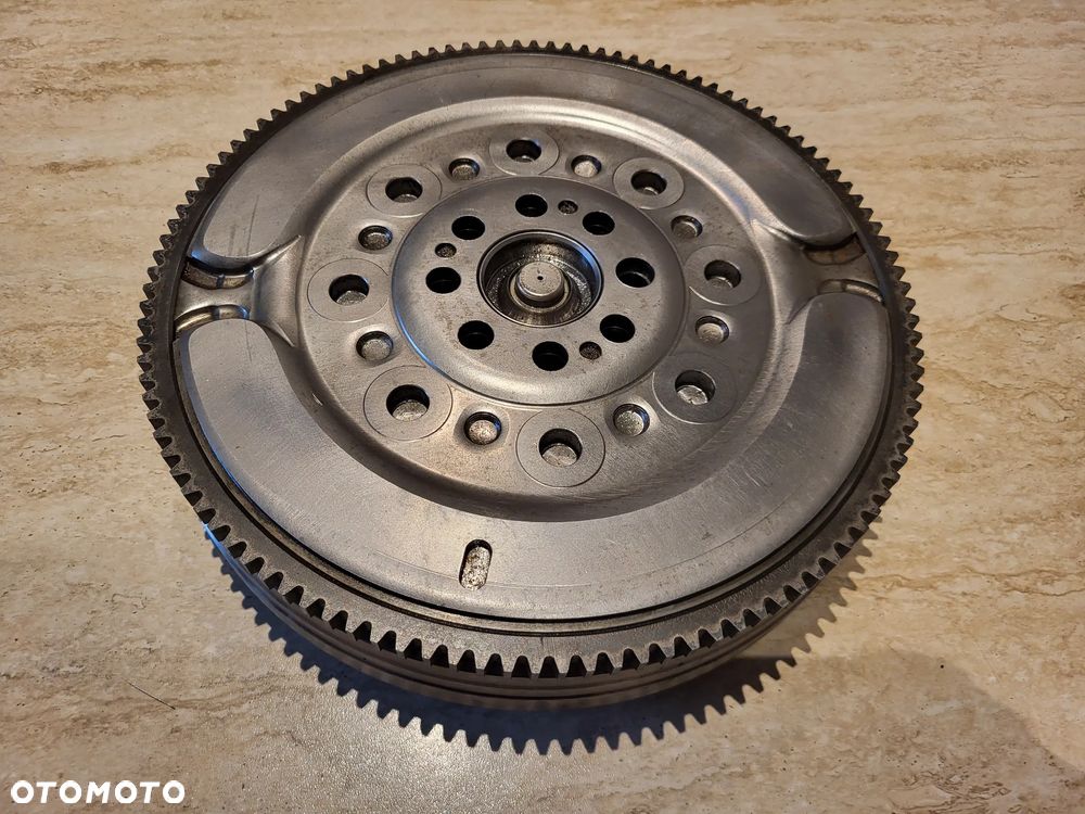 Koło zamachowe dwumasowe manualna 240 mm   BMW 1 (E81), 1 (E87), 3 (E46), 3 (E90), 3 (E91), 5 (E60), 5 (E61), X3 (E83) 2.0D 09.01-06.12 - 1