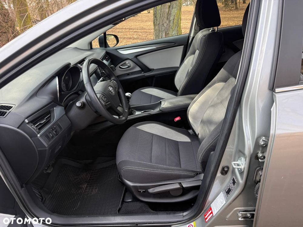 Toyota Avensis - 12