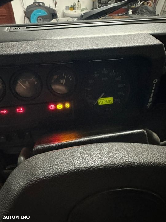 Land Rover Defender 90 County SW - 13