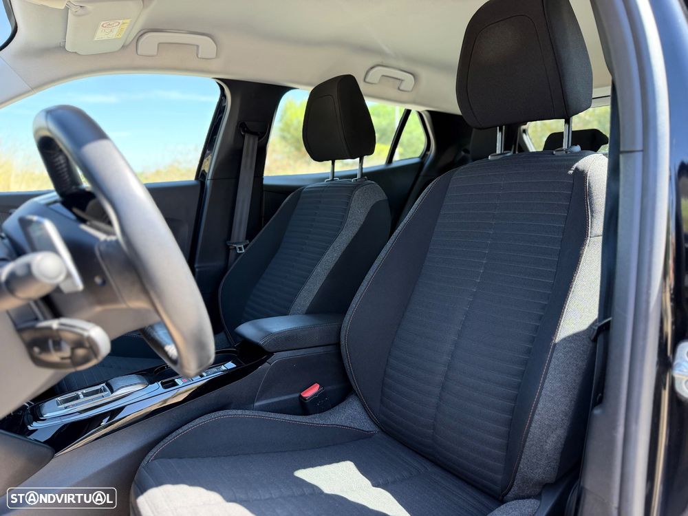 Peugeot 2008 PureTech 130 EAT8 GT - 10