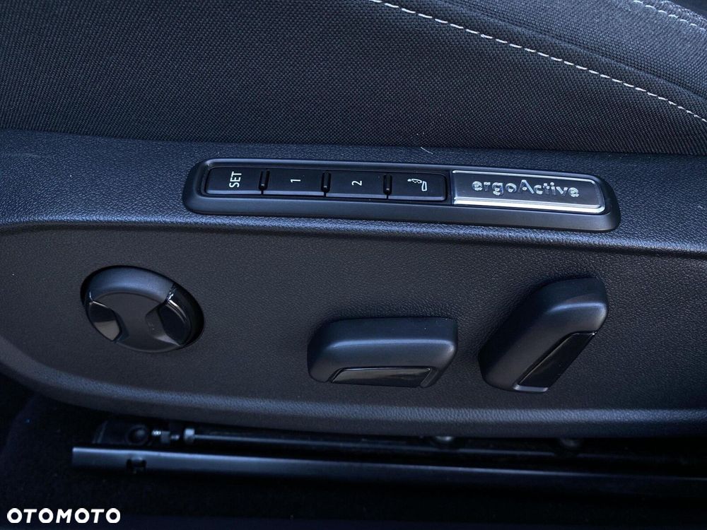 Volkswagen Golf - 11