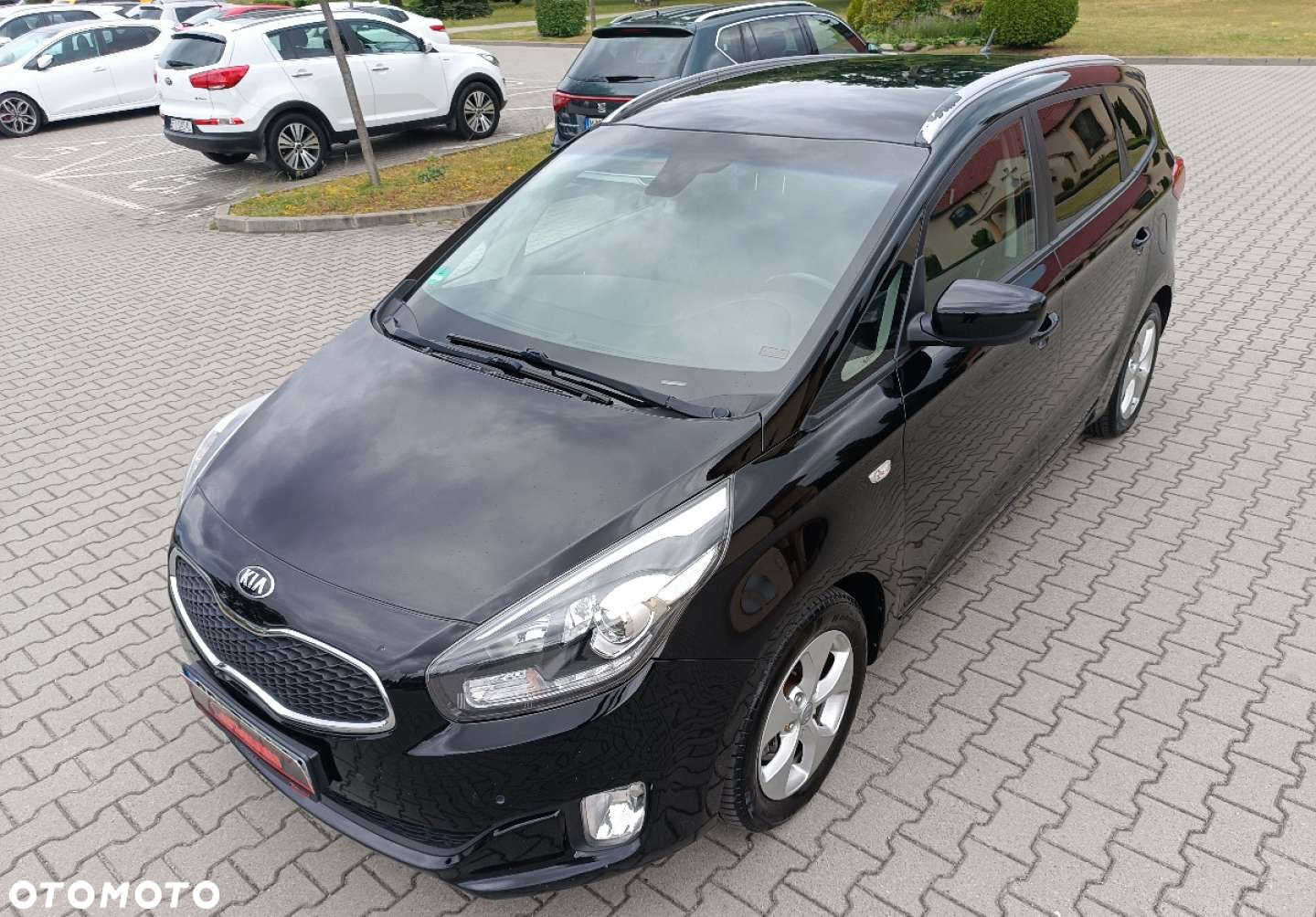 Kia Carens - 4