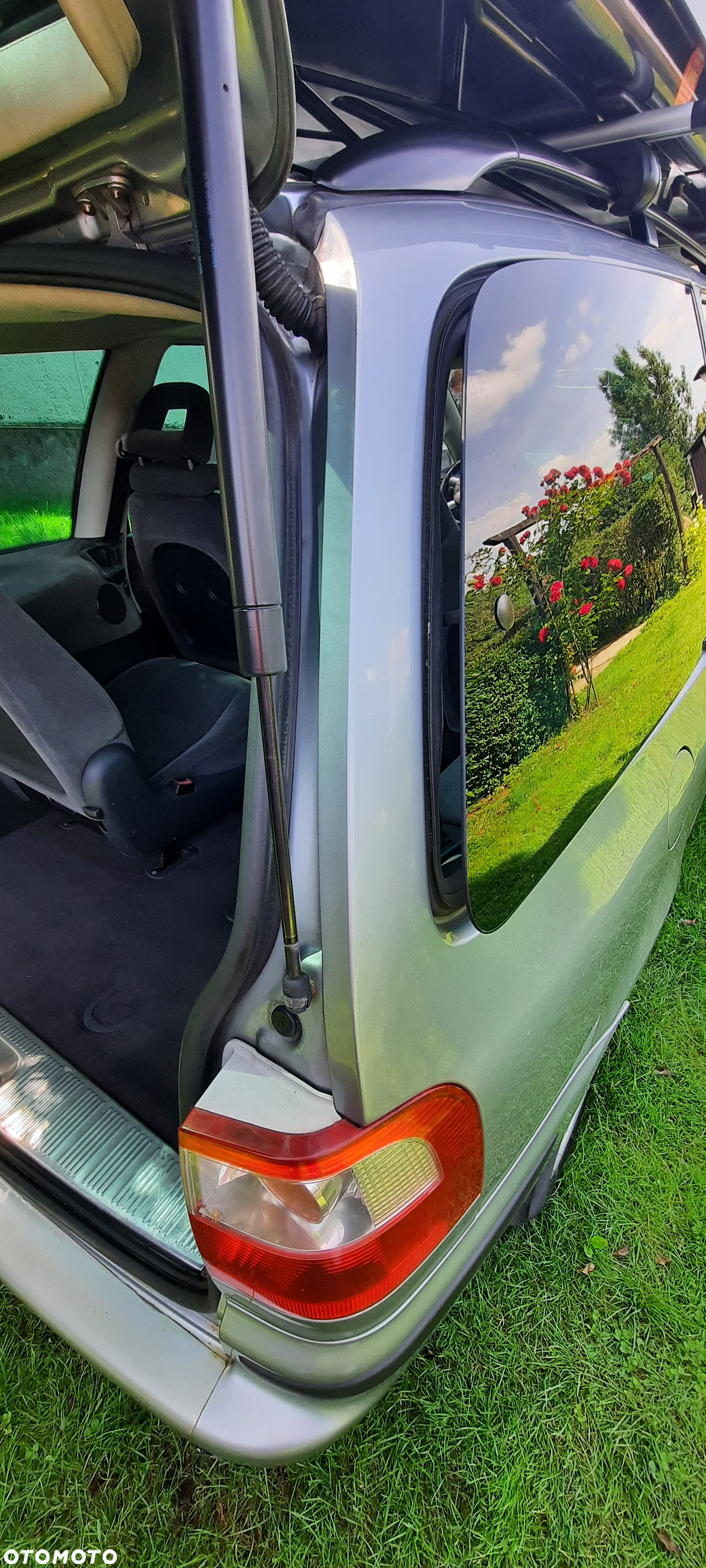 Ford Galaxy 1.9 TDI Ghia - 13