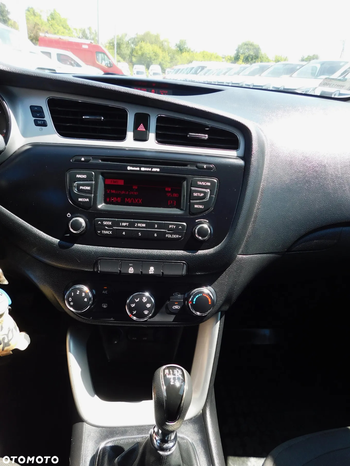 Kia Ceed - 11