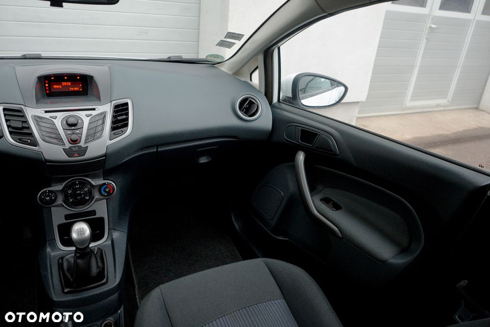 Ford Fiesta 1.4 Trend - 33