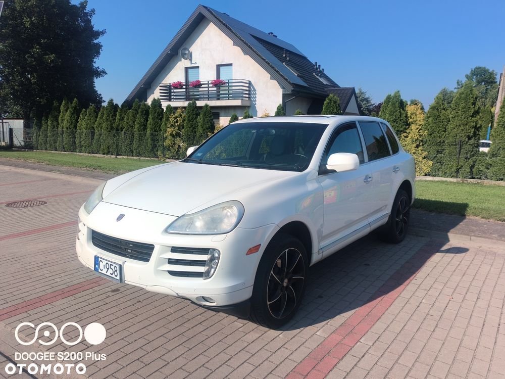 Porsche Cayenne - 1
