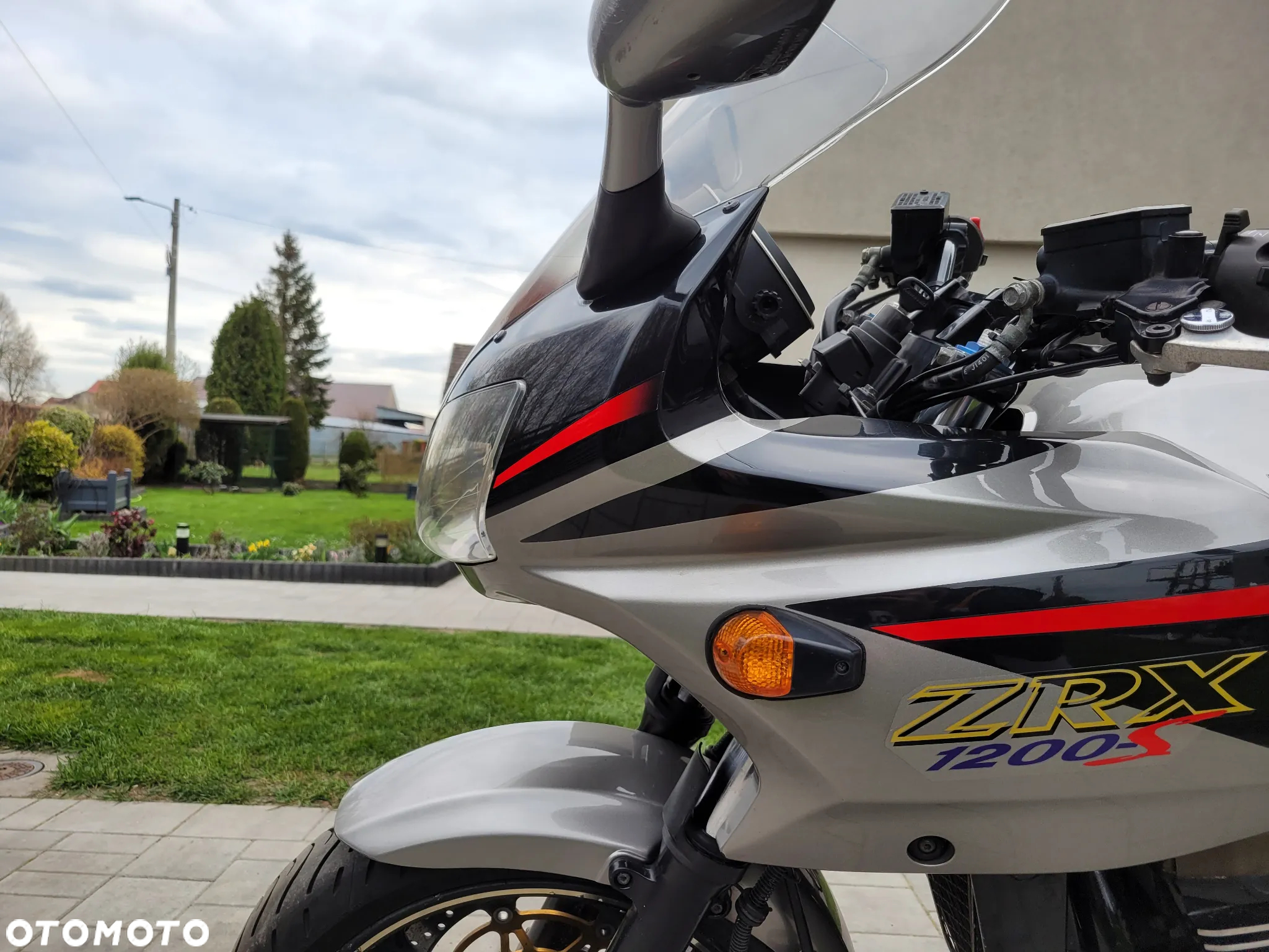 Kawasaki ZRX - 9