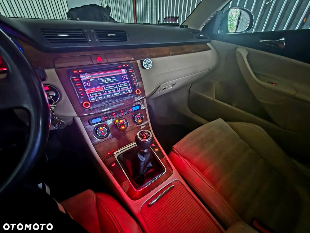 Volkswagen Passat 2.0 TDI Highline - 15