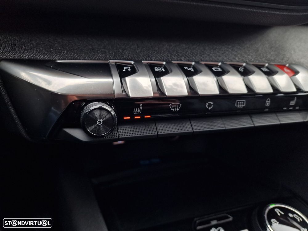 Peugeot 3008 1.2 PureTech Allure Pack EAT8 - 31