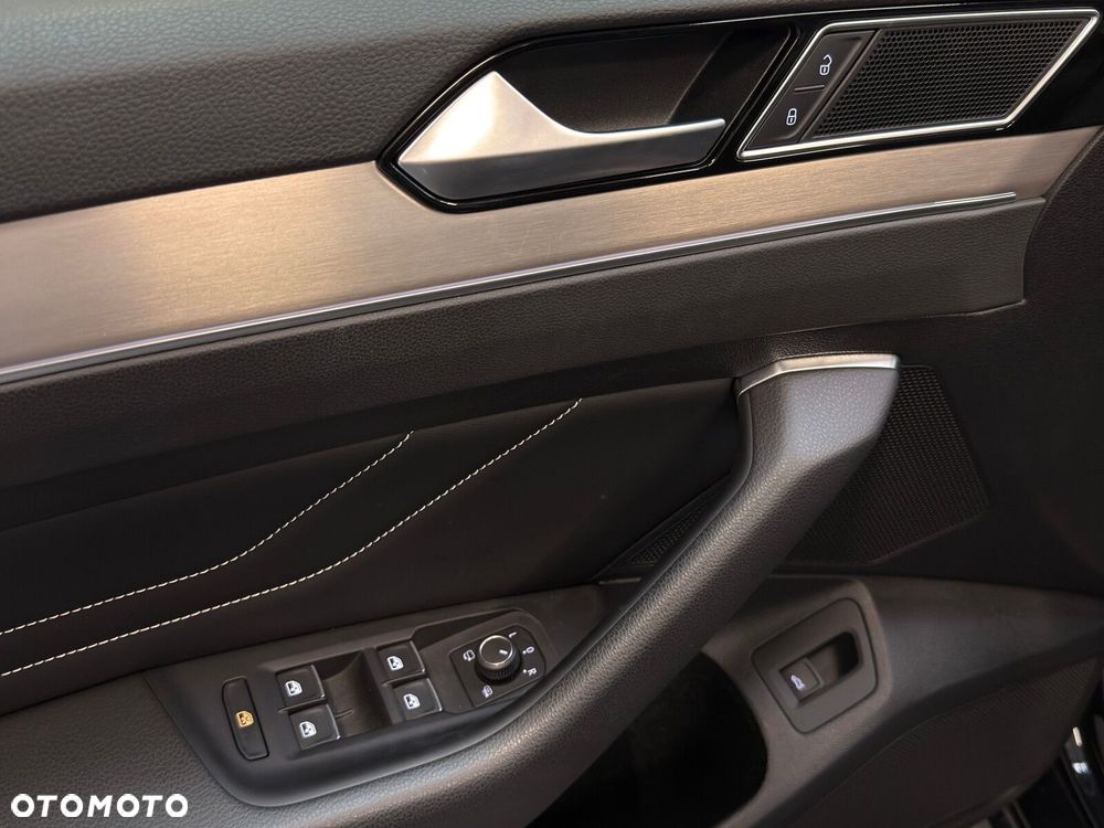 Volkswagen Passat Variant 1.5 TSI EVO Elegance DSG - 19