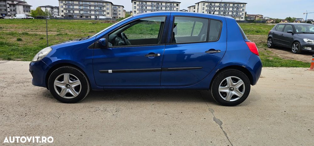 Renault Clio III 1.4 Privilege - 8